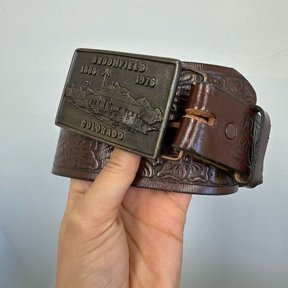Broomfield Colorado 1975 Heavy Brass Buckle Brown Tooled Leather Belt Size S main image 14
